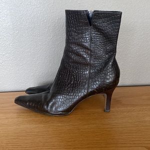 Gianni Bini brown alligator boots